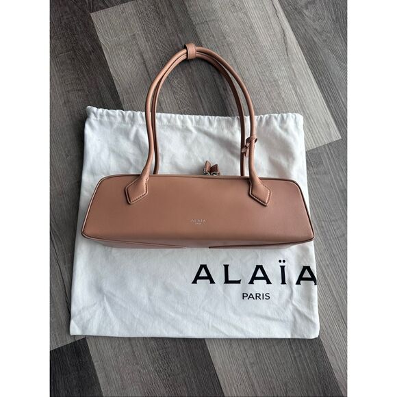 ALAIA Le Teckel Medium Shoulder Bag in Goatskin $2950 - Picture 3 of 13